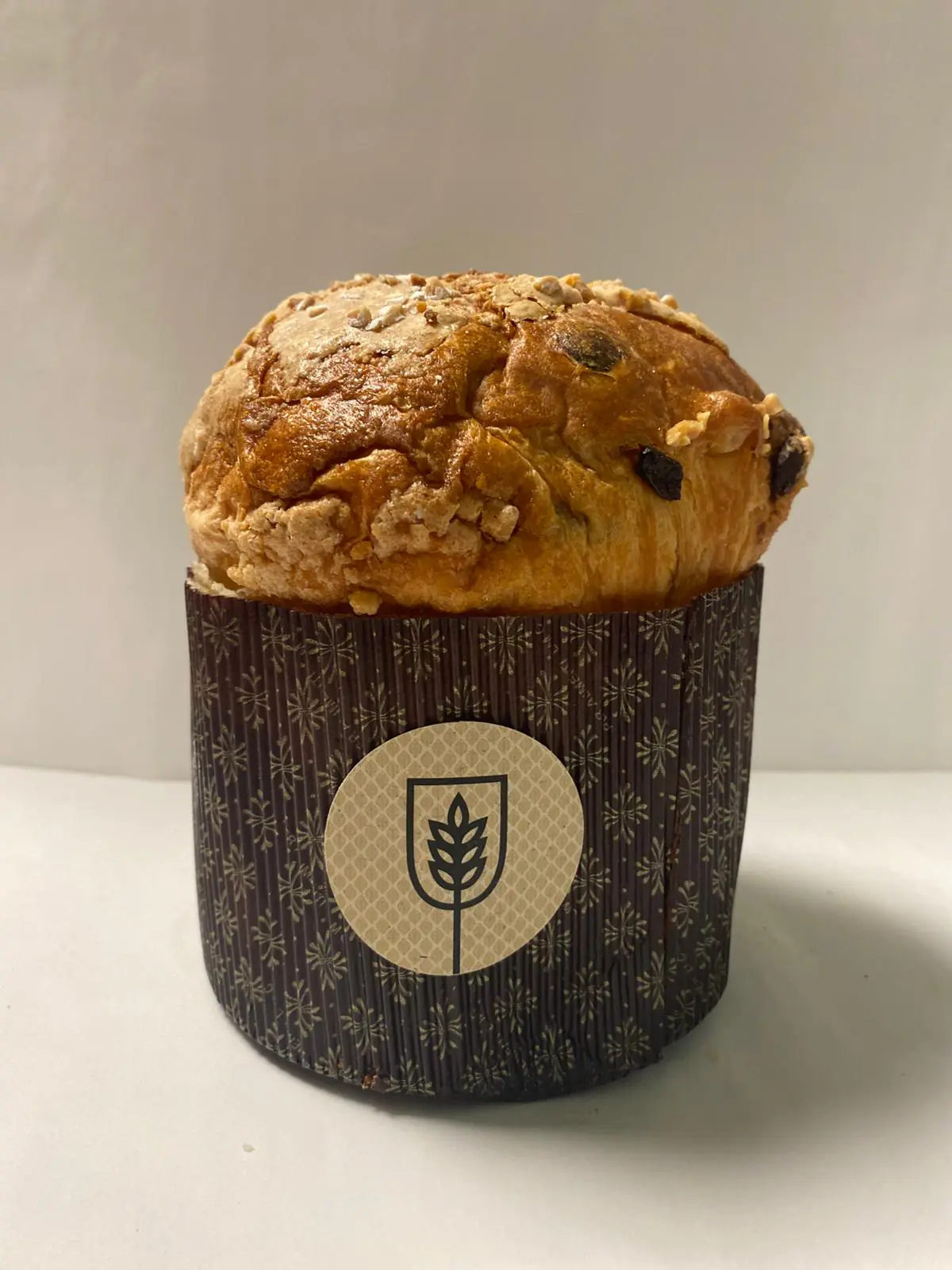 Panettone de chocolate intenso, naranja y pasas